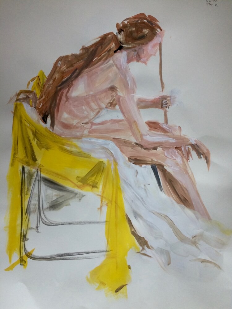 Männlicher Akt, sitzend auf Stuhl mit gelben Tuch